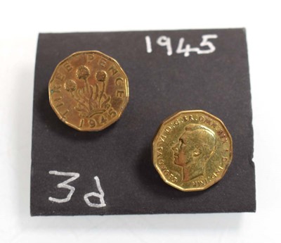 Lot 529 - A group of costume jewellery including a coral...