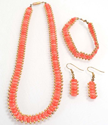 Lot 529 - A group of costume jewellery including a coral...