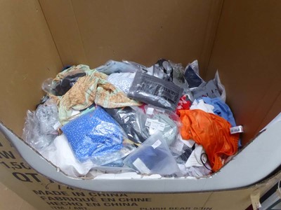 Lot 3705 - Pallet containing mixed ladies and men's clothing