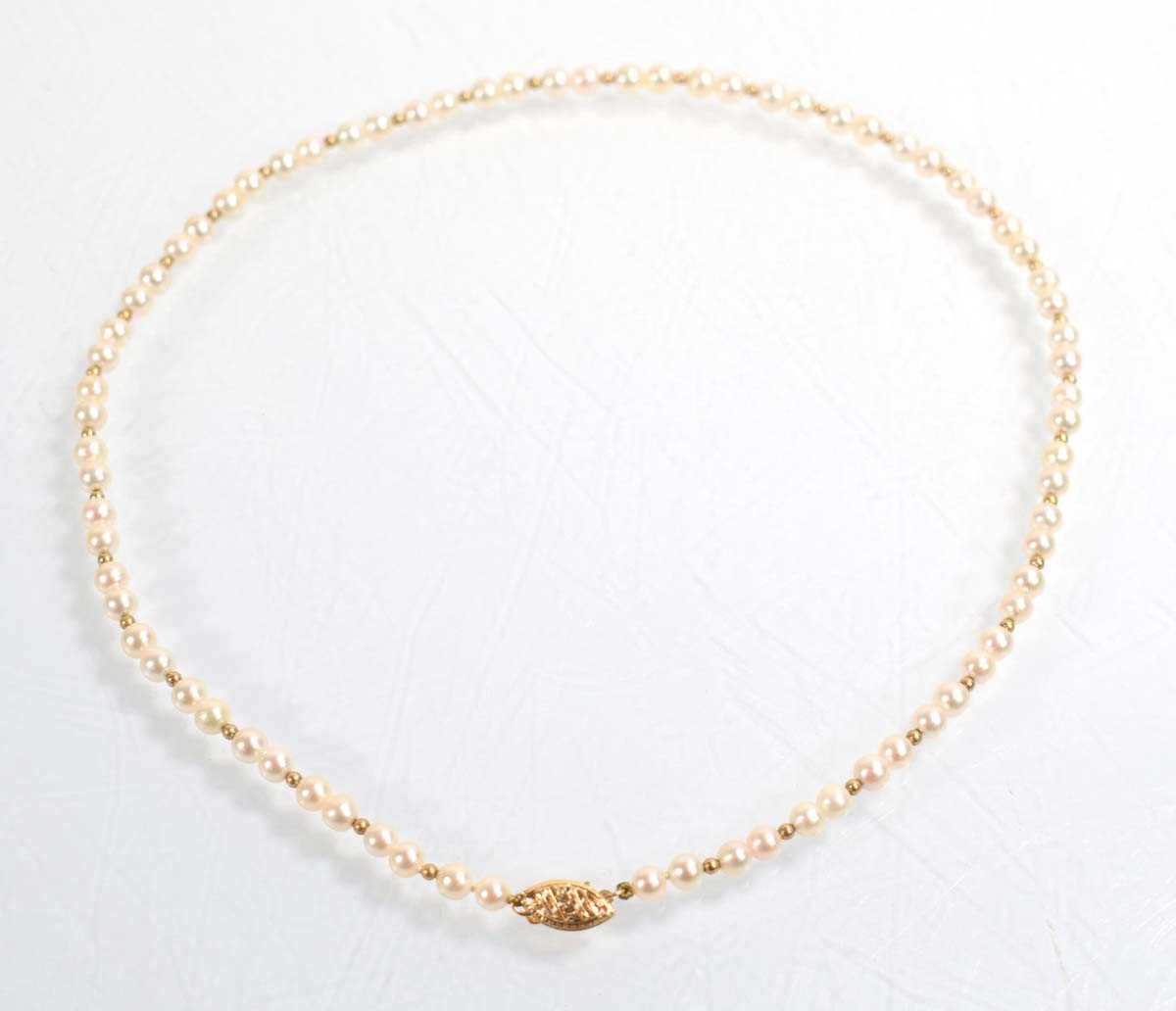 Lot 530 - A single strand cultured pearl necklace with...