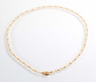 Lot 530 - A single strand cultured pearl necklace with...