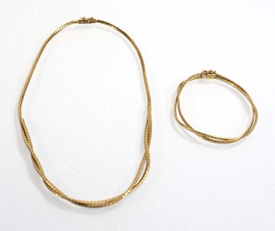 Lot 534 - A 9ct yellow gold engraved articulated...