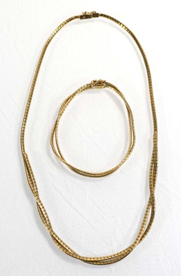 Lot 534 - A 9ct yellow gold engraved articulated...