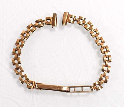 Lot 535 - A 9ct yellow gold boxlink wristwatch strap,...