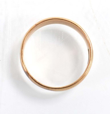 Lot 540 - A 14ct yellow gold wedding band, band w. 6 mm,...