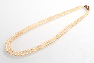 Lot 546 - A double strand graduated cultured pearl...