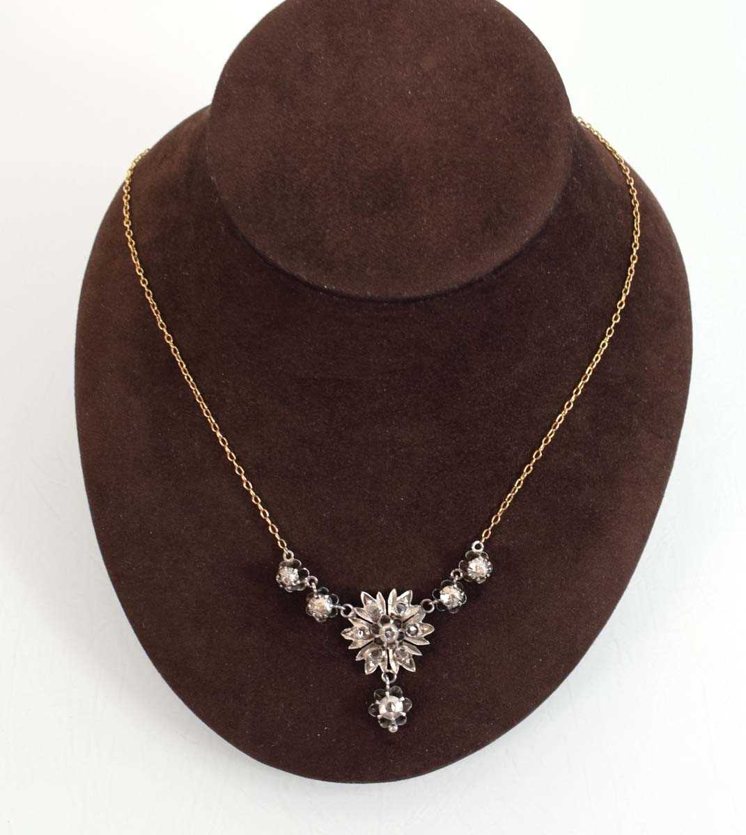 Lot 548 - An early 20th century 9ct yellow gold...