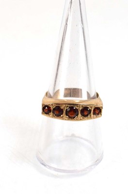 Lot 554 - A 9ct yellow gold ring set five graduated...