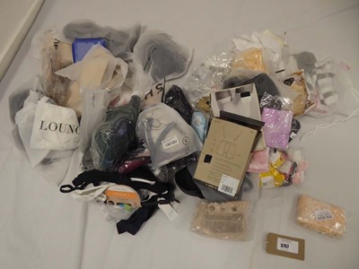 Lot 3757 - Selection of mixed underwear