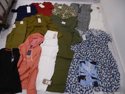 Lot 3760 - Selection of clothing to include Boden, Crew...