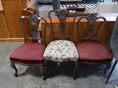 Lot 1248 - 3 assorted similar fiddle back chairs on...