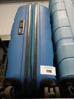 Lot 1110 - American Tourister blue hand luggage case
