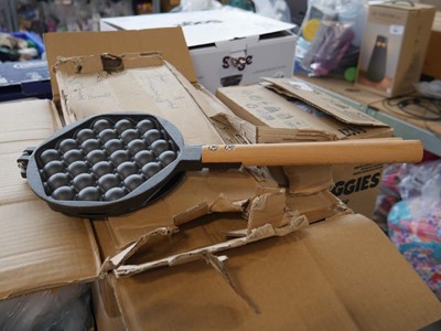 Lot 1167 - Box of waffle makers