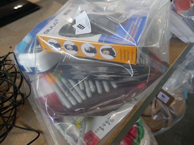 Lot 1331 - Bag containing headphones, label printer,...