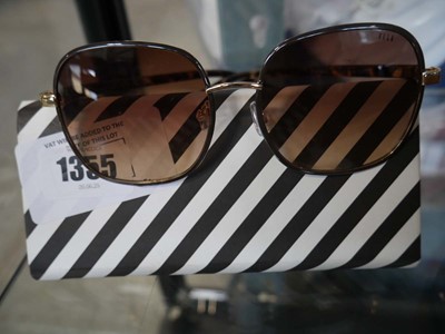 Lot 1355 - 1 pair of Elle sunglasses in case