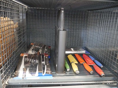 Lot 1442 - Cage of various kitchen knives