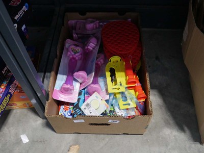 Lot 1447 - Box of various childrens plastic toys, bats, etc.