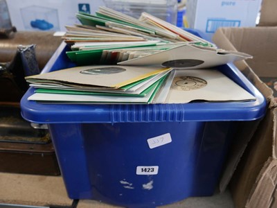 Lot 1423 - Tray of various vinyl 45 RPM singles, EMI,...