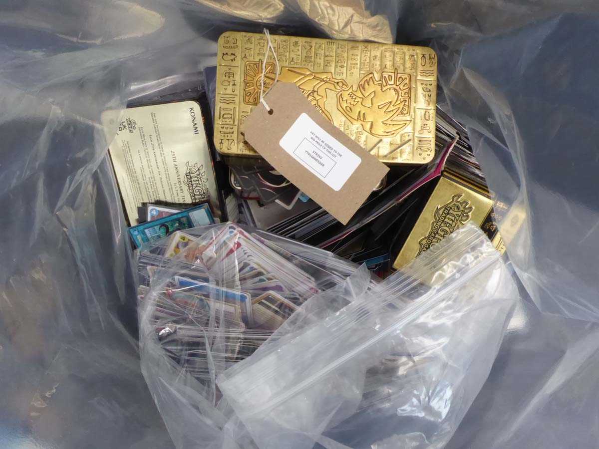 Lot Bag containing qty of Magic The...