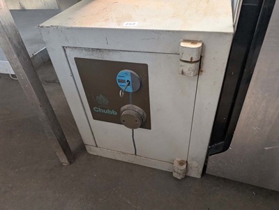 Lot 252 - 48cm Chubb key lock safe