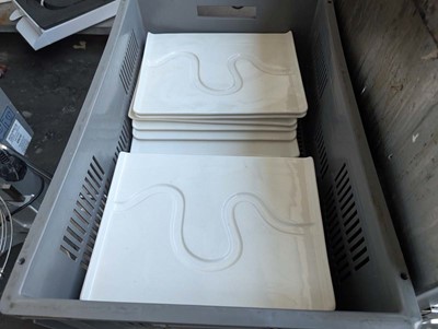 Lot 34 - Crate containing approx. 24 Dudson decorative...