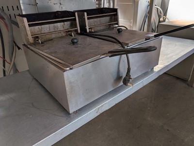 Lot 258 - 5cm twin tank fryer