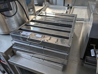 Lot 74 - 4 Filter hood filters