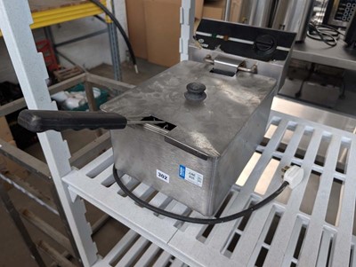 Lot 302 - Chefmaster electric bench top single tank fryer