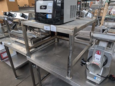 Lot 332 - 61cm low level stand