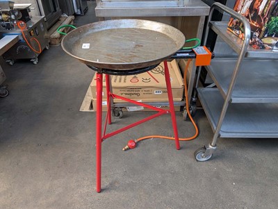 Lot 122 - Garcima gas ring paella cooker with paella...