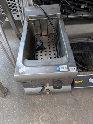 Lot 363 - Bench topped single well fryer