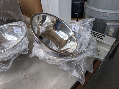 Lot 367 - 6 x 25cm diameter mixing bowls