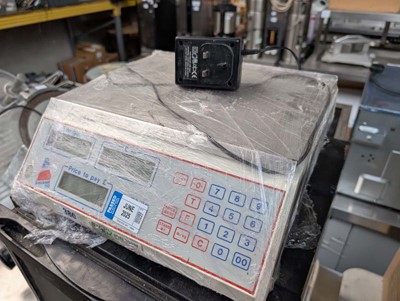 Lot 380 - Digital weighing scales