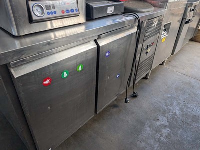 Lot 131 - 136cm Interlevin PH20 2 door counter fridge