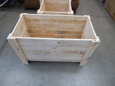 Lot 4047 - Timber trough garden planter