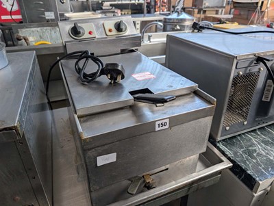 Lot 150 - 30cm electric single tank fryer