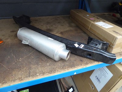 Lot 4062 - Assortment of motor vehicle parts to include...