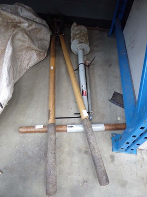 Lot 4064 - Neilsen post hole auger and a set of post shovels