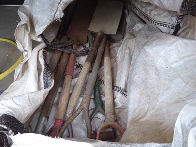 Lot 4065 - Dumpy bag containing an assortment of tools to...
