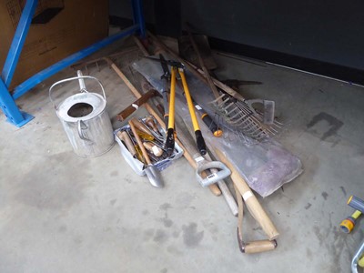 Lot 4067 - An assortment of tools to include shovels,...