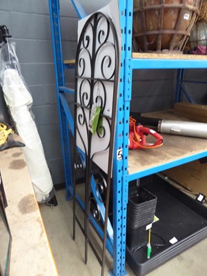 Lot 4071 - Metal framed garden trellis