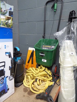 Lot 4073 - An assortment of items to include miracle grow...