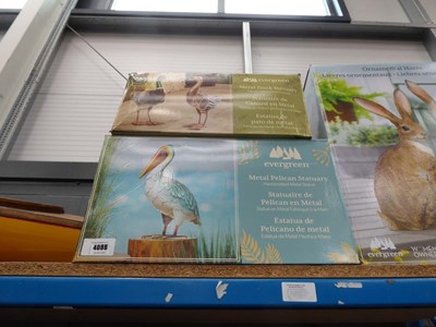 Lot 4086 - An Evergreen metal pelican garden set and an...