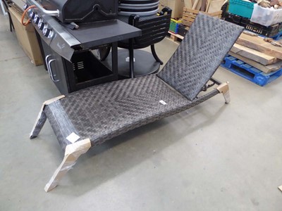 Lot 4105 - Rattan garden sun lounger