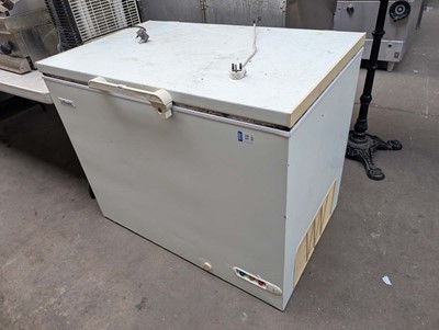 Lot 401 - 106cm Elcold chest freezer