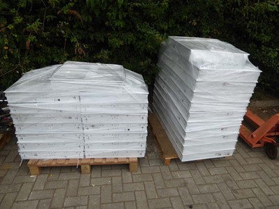 Lot 4171 - 2 pallet containing a quantity of interior...