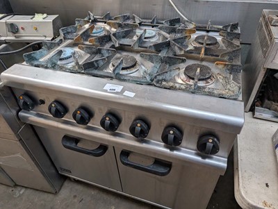 Lot 406 - 90cm gas Lincat 6 burner cooker with could...