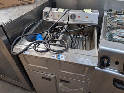 Lot 407 - 60cm electric twin tank fryer