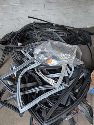 Lot 418 - Bundle of fridge and freezer seals