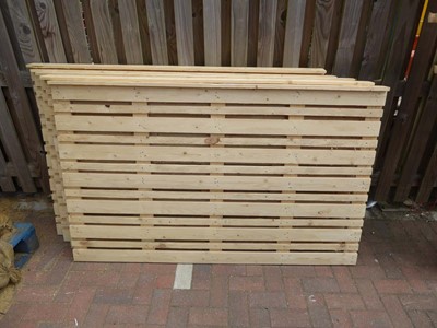 Lot 4182 - 5 shadow-gap timber fence panels, approx....
